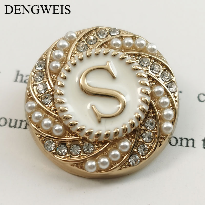 Women Accessories In English - Bouton rond en métal doré avec