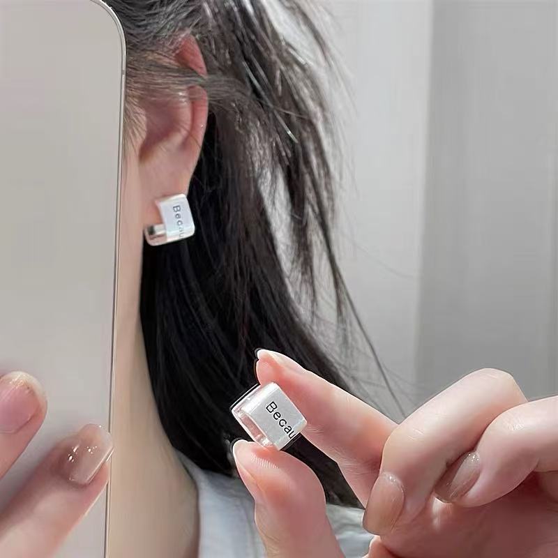 Boucle d'oreille en forme de U - Women Accessories In English avis et prix