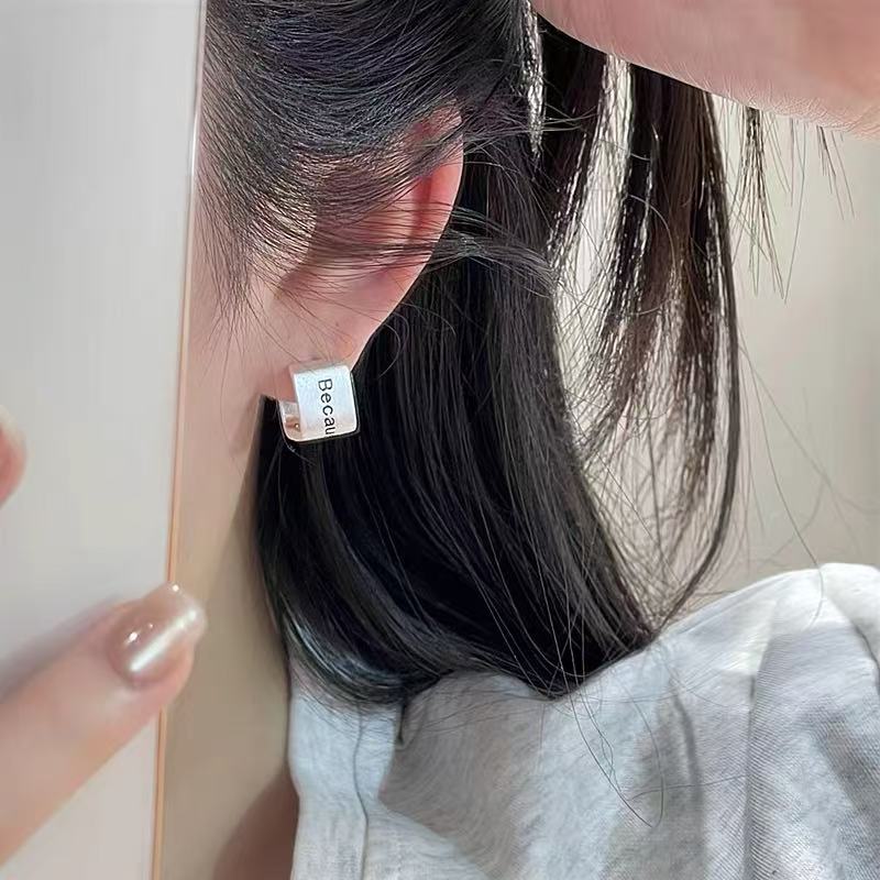 Boucle d'oreille en forme de U - Women Accessories In English avis et prix